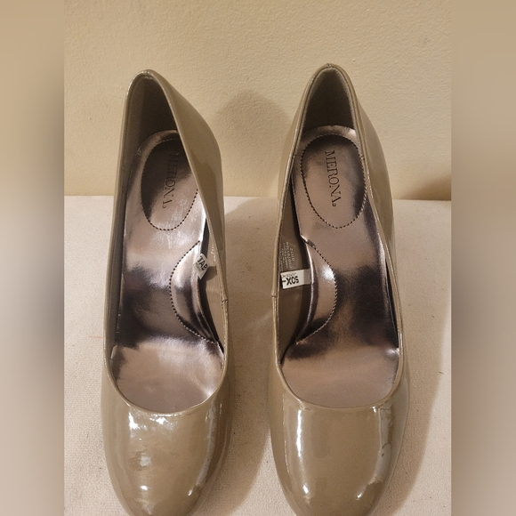 Merona Beige Patent Leather Heels Pumps Shoes Women's Size 9 - Picture 14 of 14